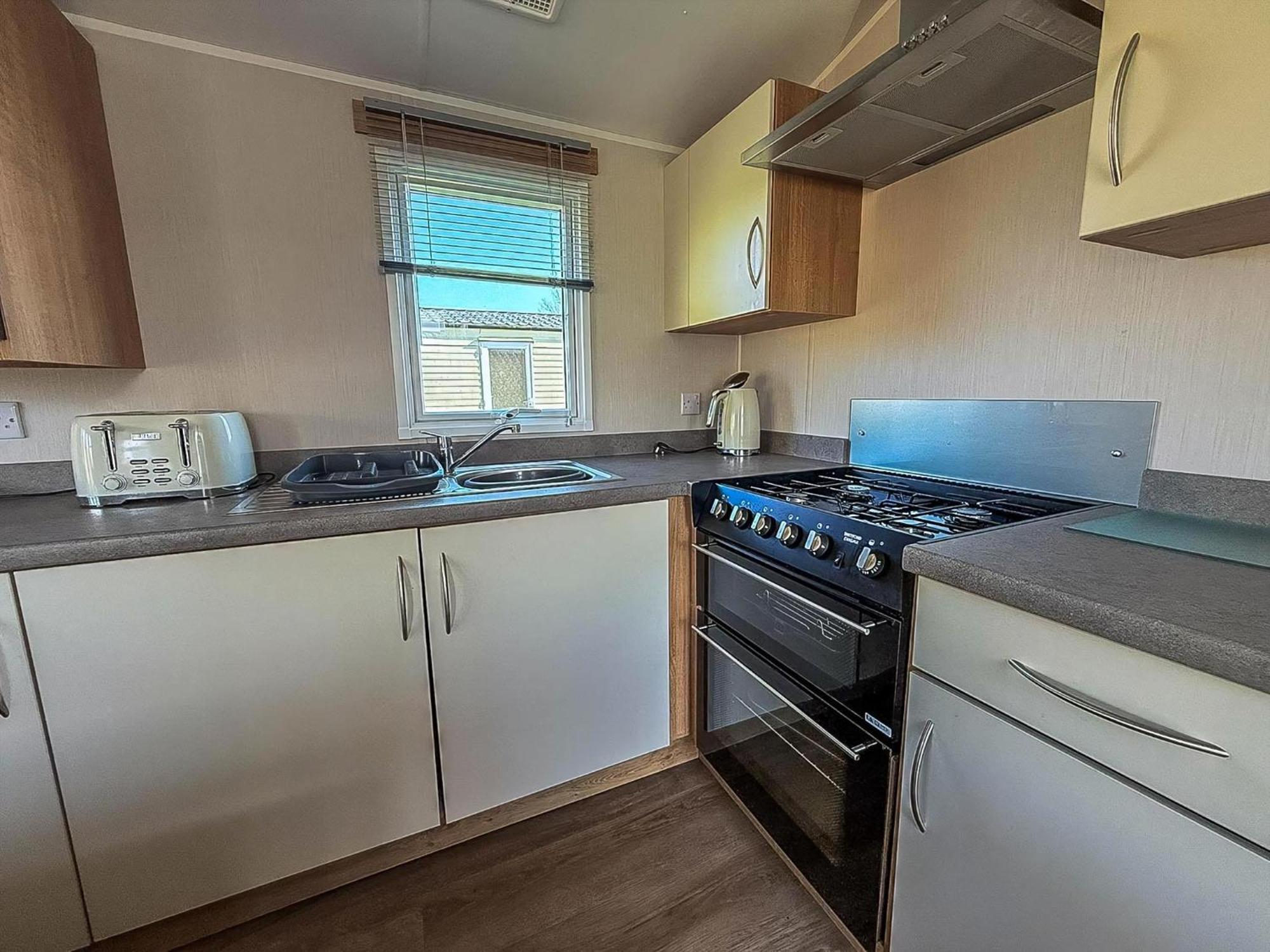 Lovely 8 Berth Caravan In Southview Holiday Park, Ref 33042Tc Skegness Exterior photo